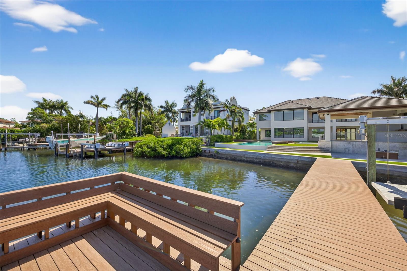 460 COFFEE POT RIVIERA NE, ST PETERSBURG, FL, 33704