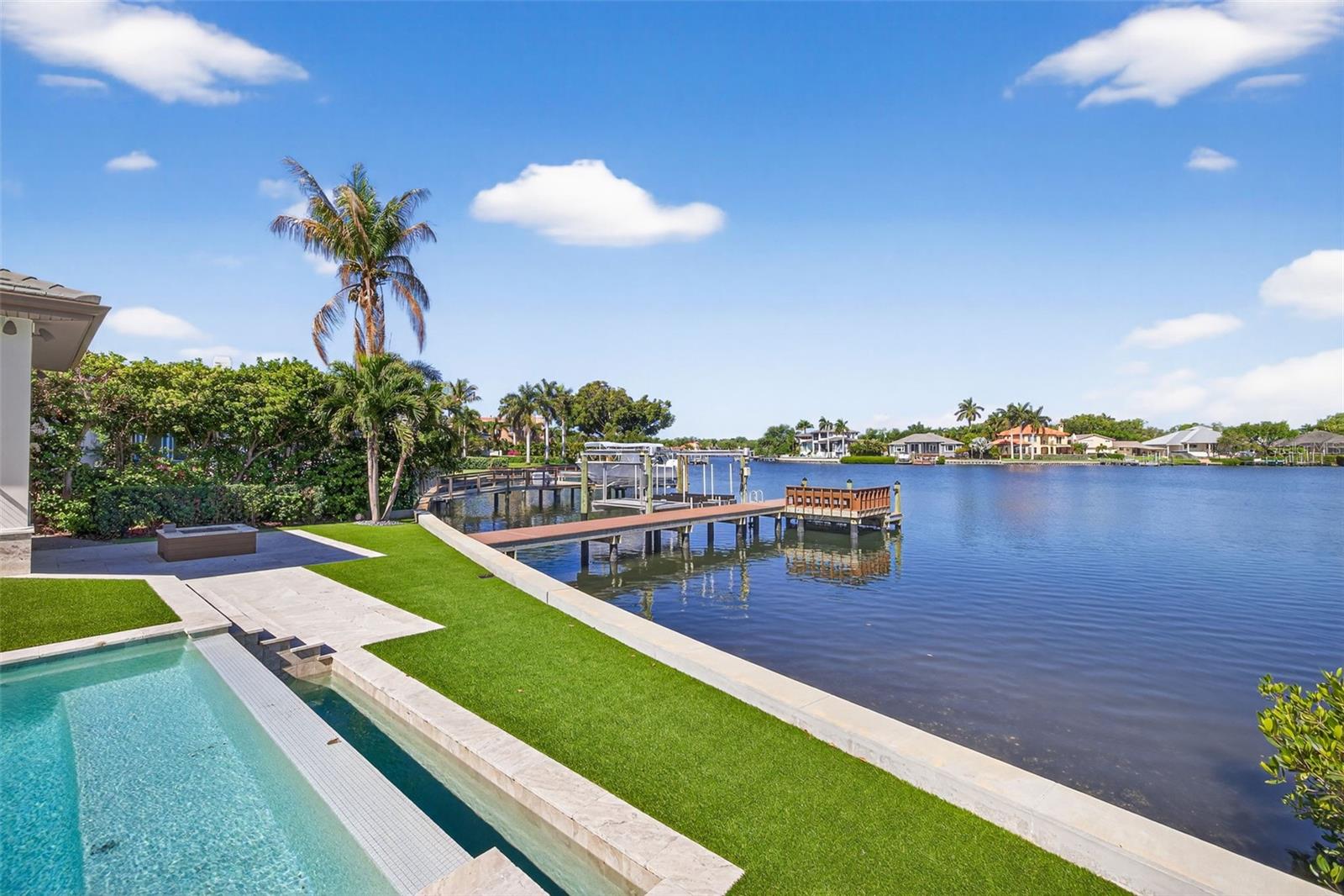 460 COFFEE POT RIVIERA NE, ST PETERSBURG, FL, 33704