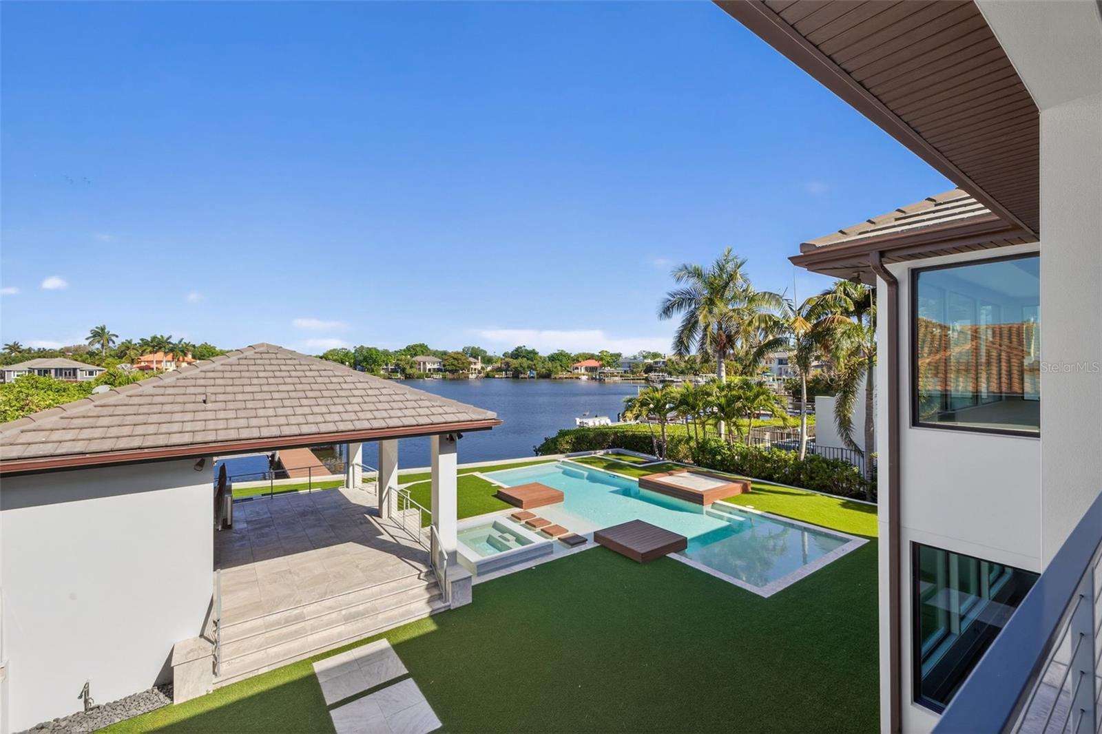 460 COFFEE POT RIVIERA NE, ST PETERSBURG, FL, 33704