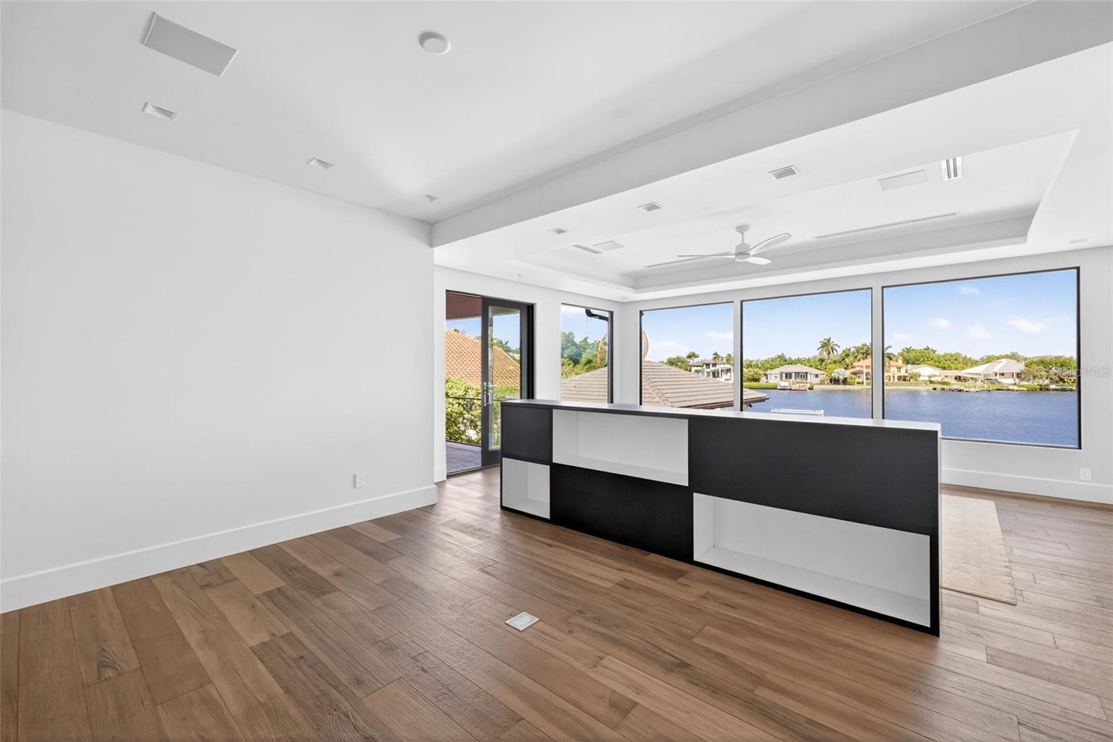 460 COFFEE POT RIVIERA NE, ST PETERSBURG, FL, 33704