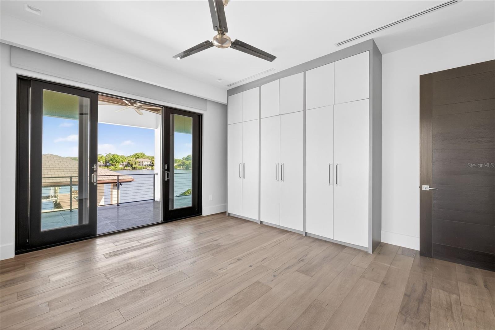 460 COFFEE POT RIVIERA NE, ST PETERSBURG, FL, 33704