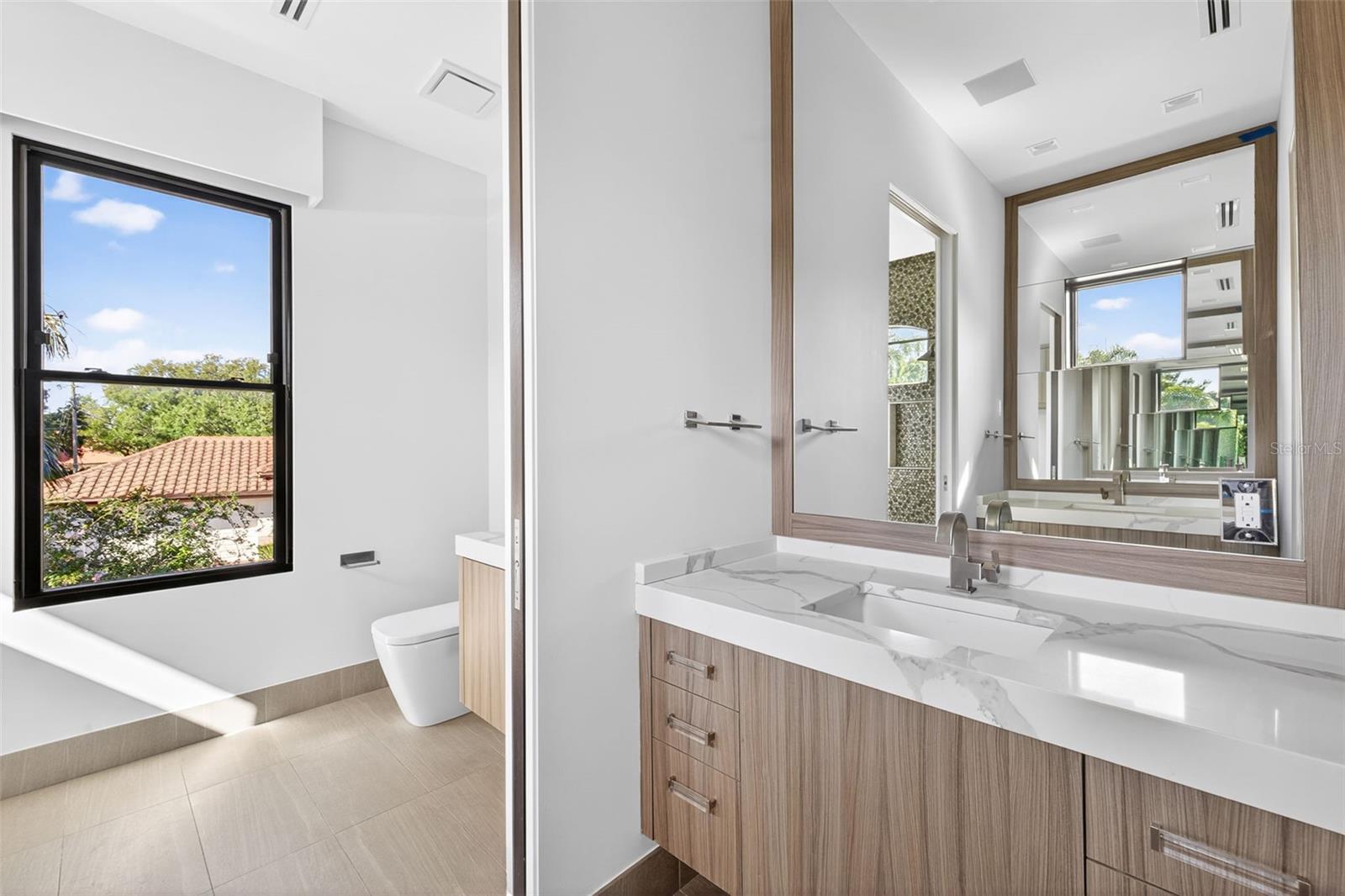 460 COFFEE POT RIVIERA NE, ST PETERSBURG, FL, 33704