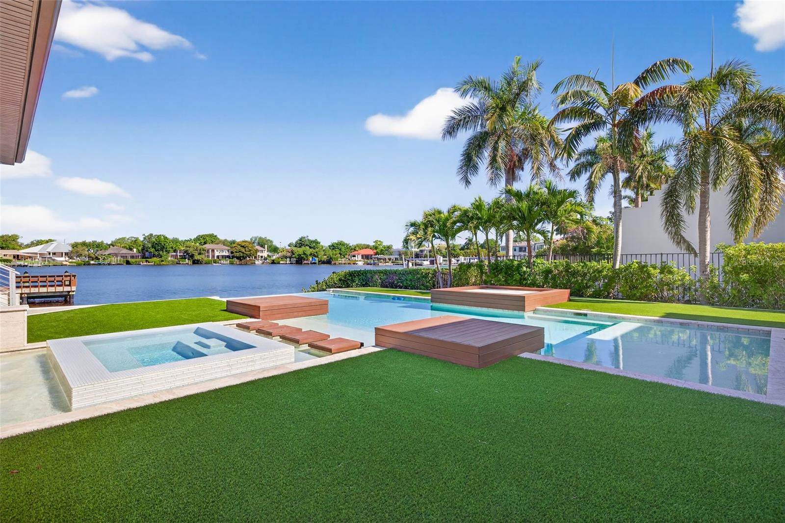 460 COFFEE POT RIVIERA NE, ST PETERSBURG, FL, 33704