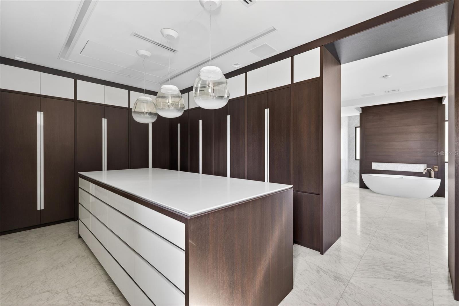 460 COFFEE POT RIVIERA NE, ST PETERSBURG, FL, 33704