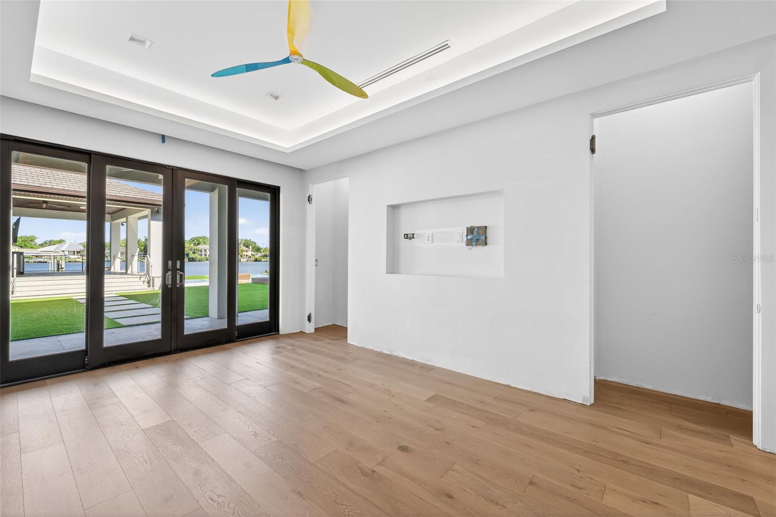 460 COFFEE POT RIVIERA NE, ST PETERSBURG, FL, 33704