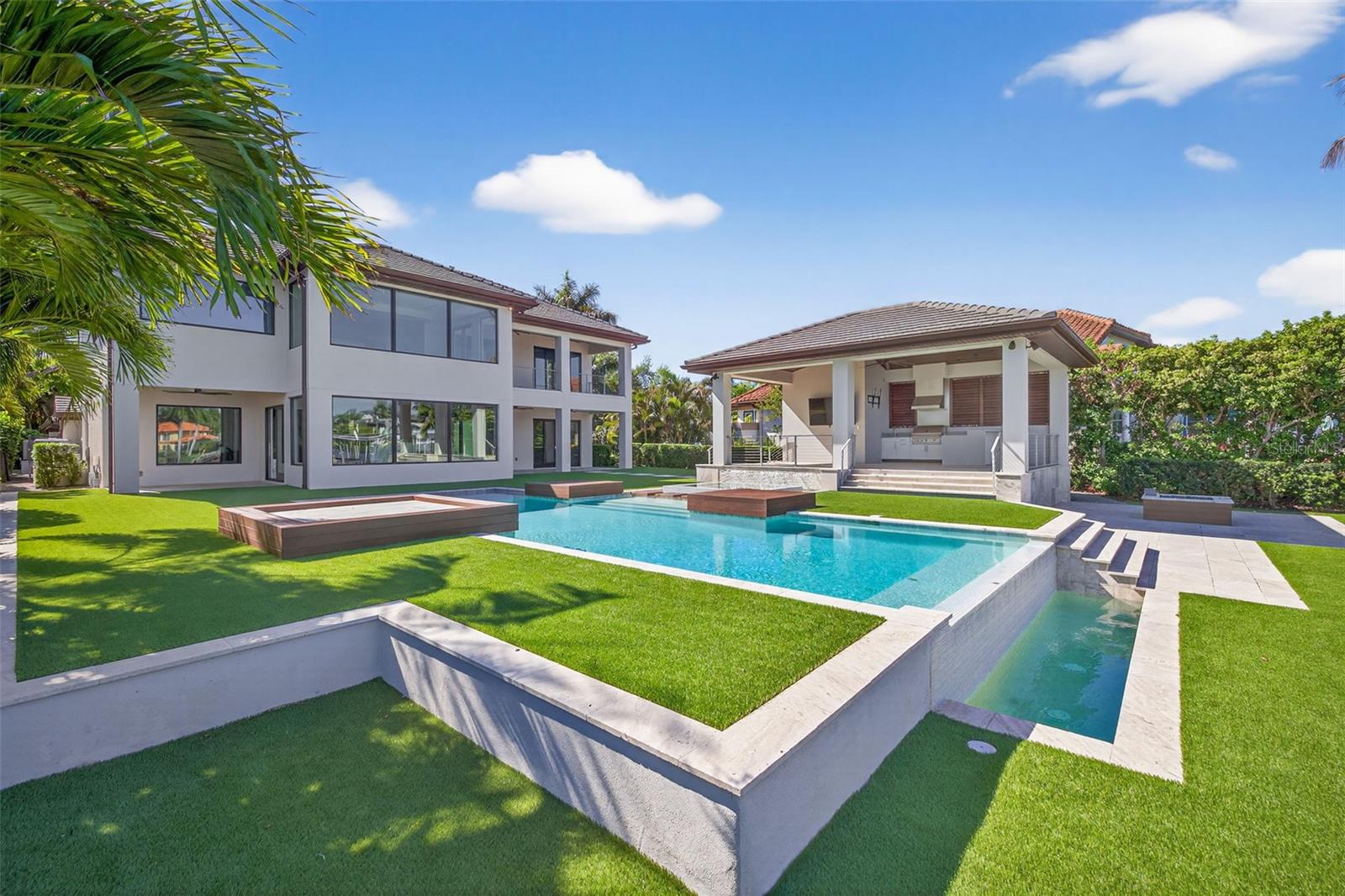 460 COFFEE POT RIVIERA NE, ST PETERSBURG, FL, 33704