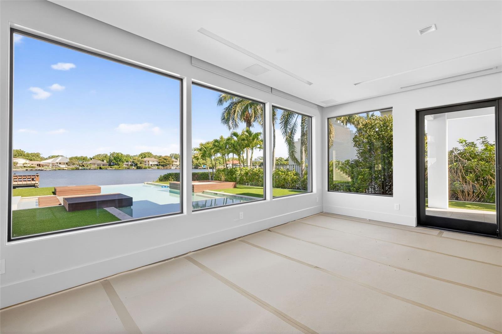 460 COFFEE POT RIVIERA NE, ST PETERSBURG, FL, 33704