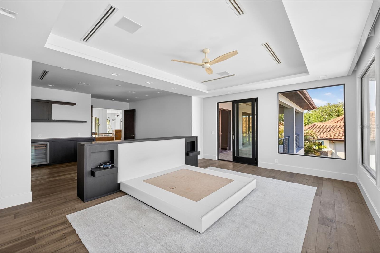 460 COFFEE POT RIVIERA NE, ST PETERSBURG, FL, 33704