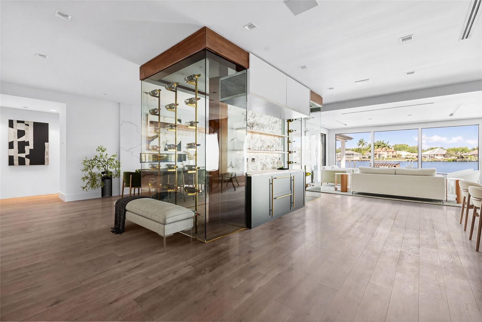 460 COFFEE POT RIVIERA NE, ST PETERSBURG, FL, 33704