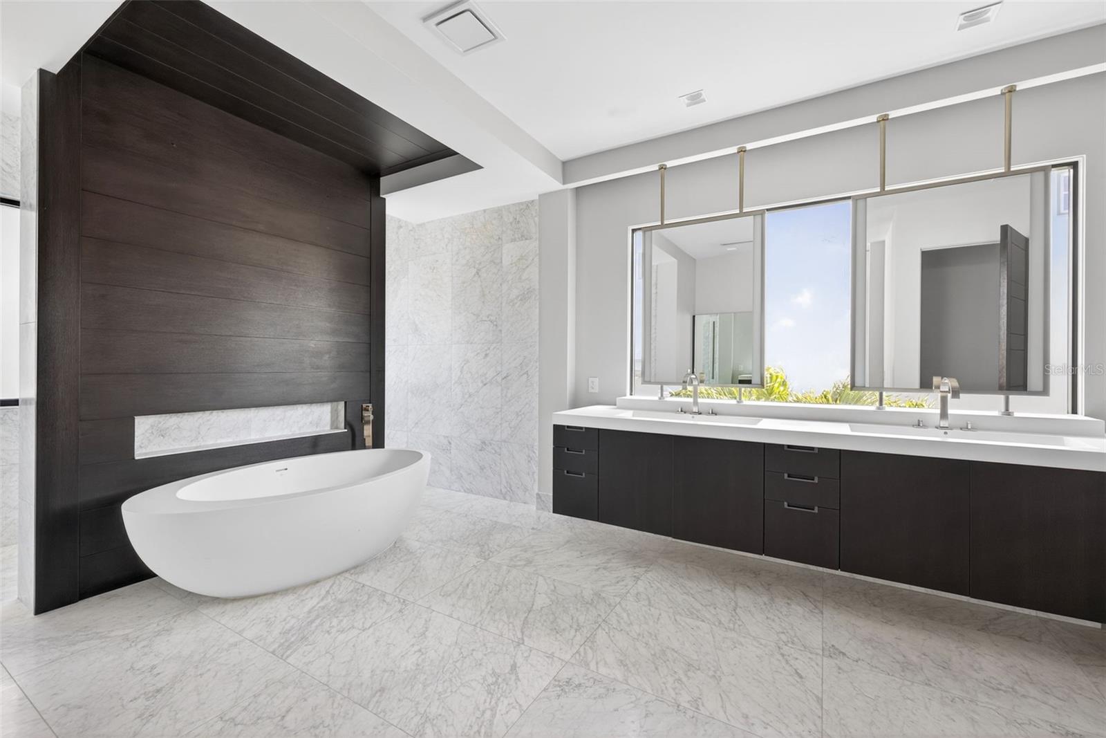 460 COFFEE POT RIVIERA NE, ST PETERSBURG, FL, 33704