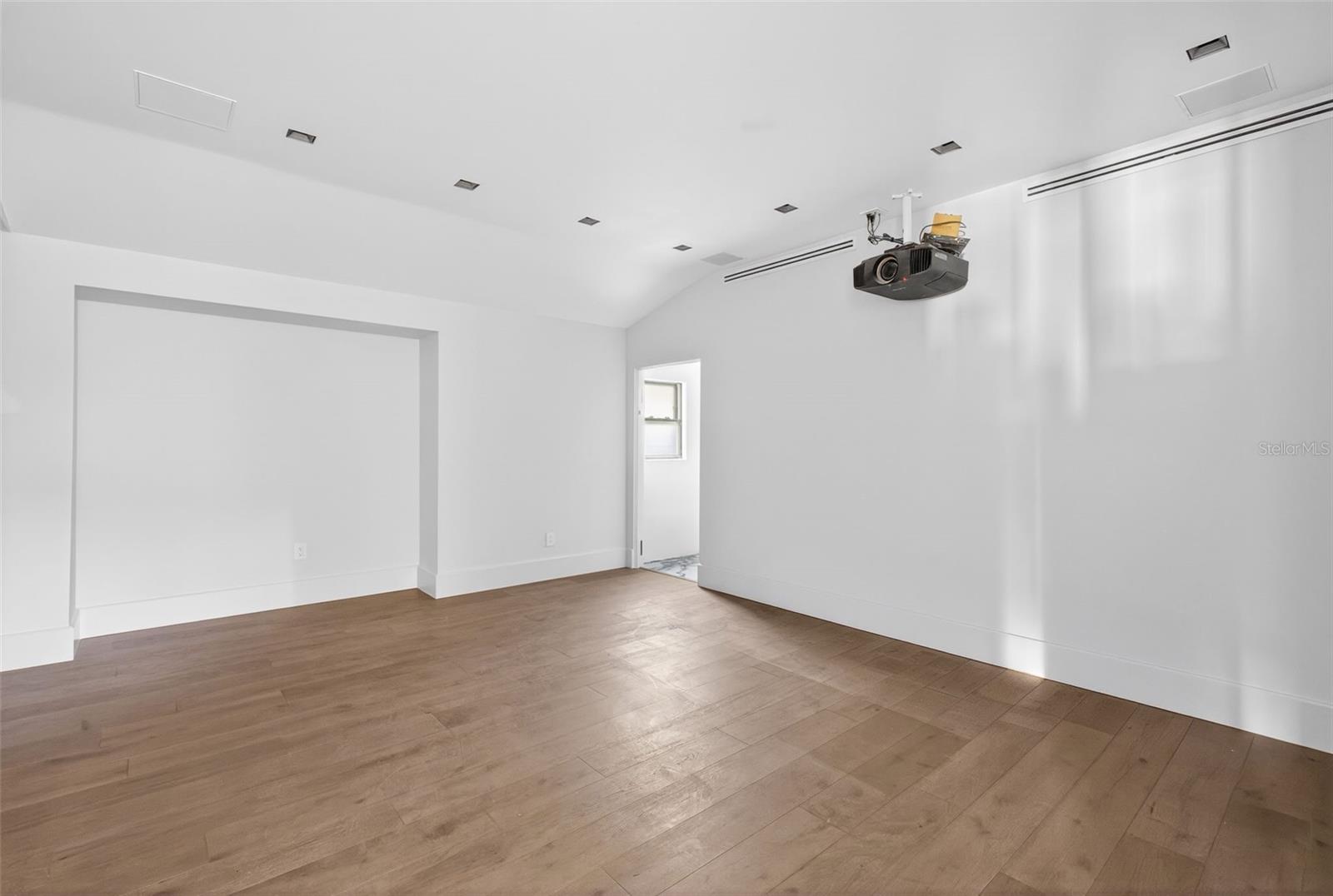 460 COFFEE POT RIVIERA NE, ST PETERSBURG, FL, 33704