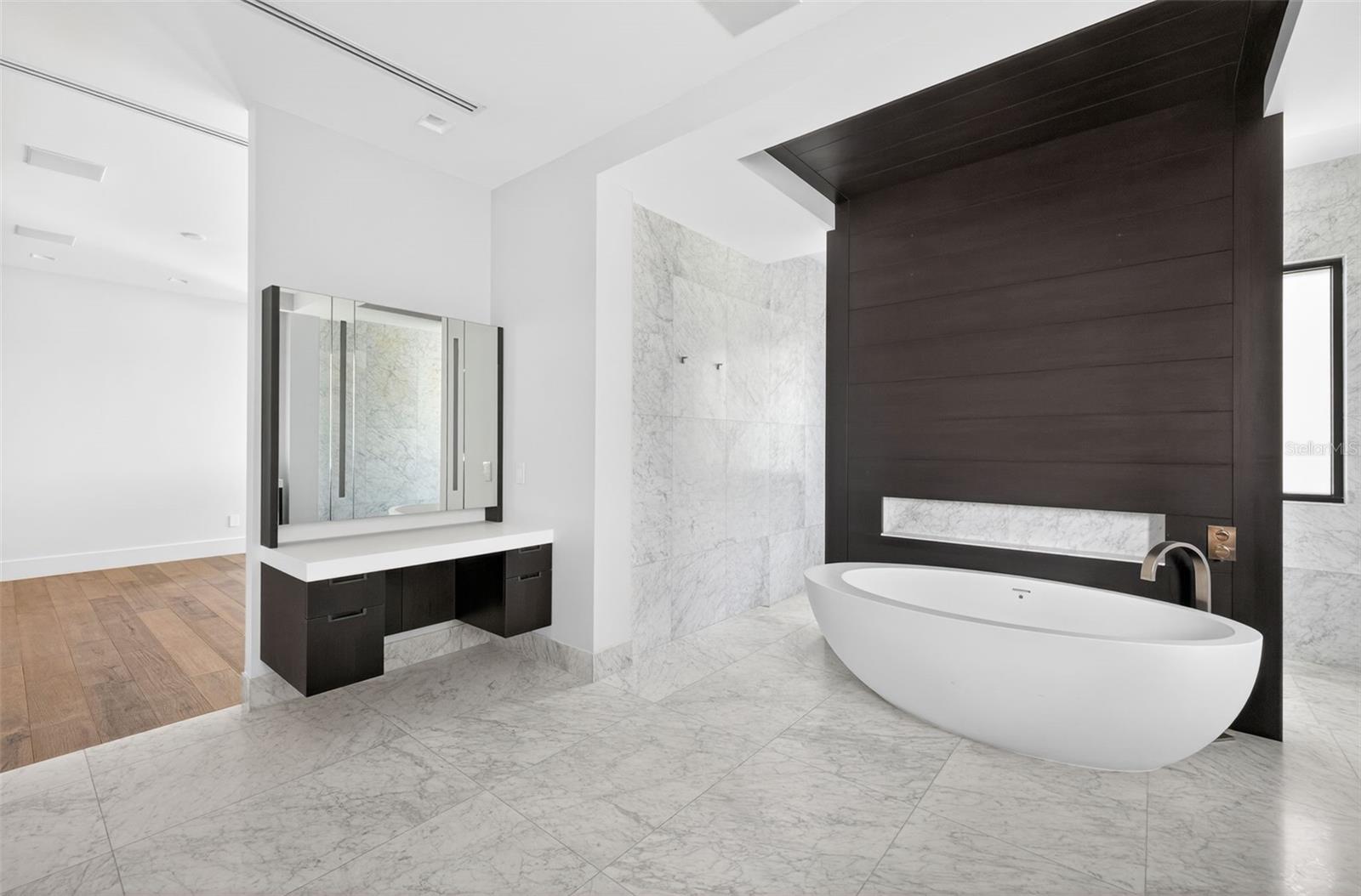 460 COFFEE POT RIVIERA NE, ST PETERSBURG, FL, 33704