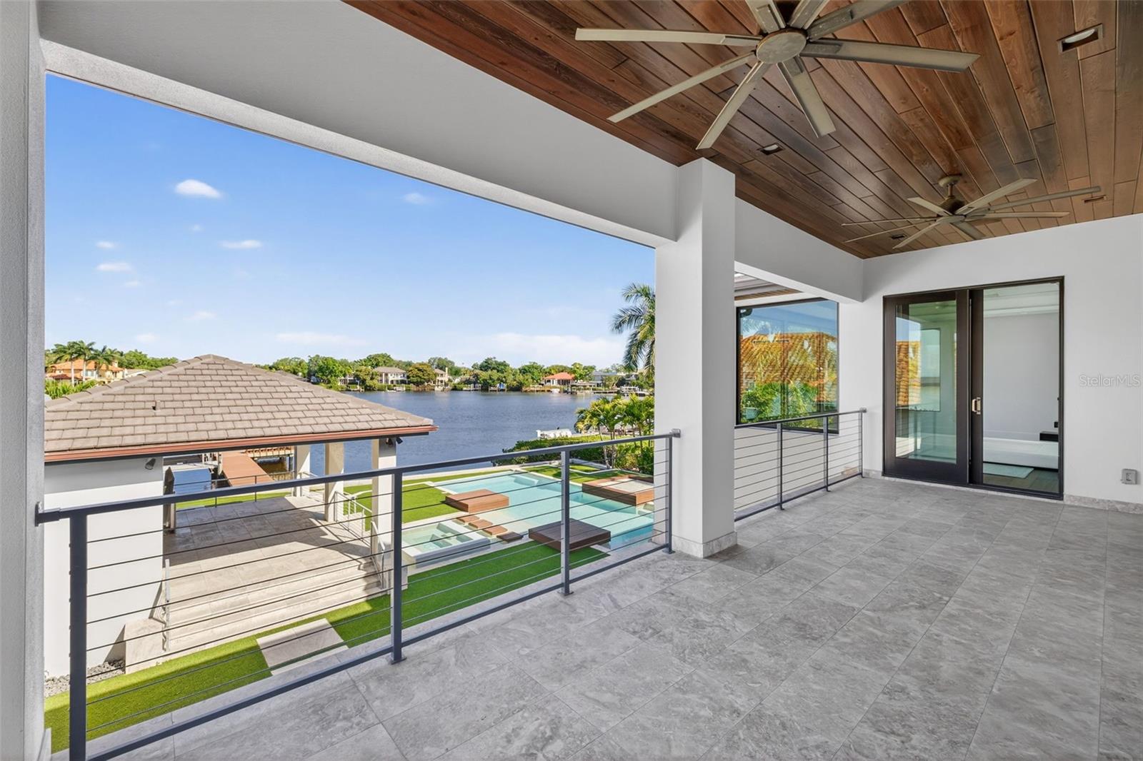 460 COFFEE POT RIVIERA NE, ST PETERSBURG, FL, 33704