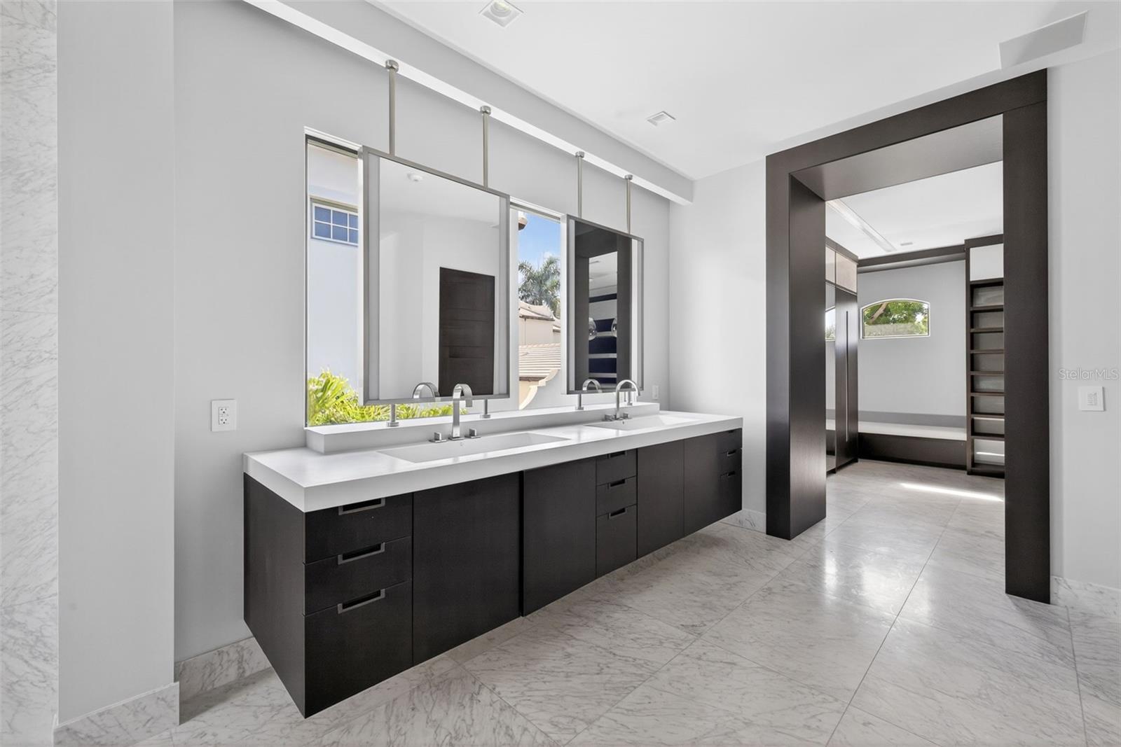 460 COFFEE POT RIVIERA NE, ST PETERSBURG, FL, 33704