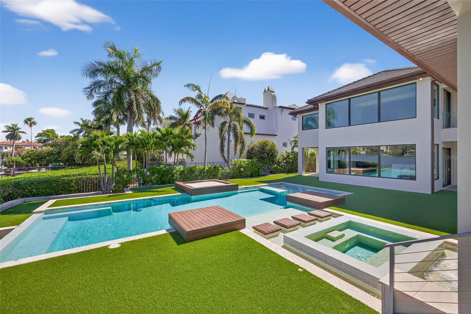 460 COFFEE POT RIVIERA NE, ST PETERSBURG, FL, 33704