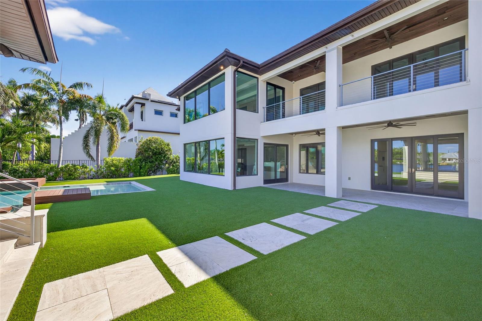 460 COFFEE POT RIVIERA NE, ST PETERSBURG, FL, 33704