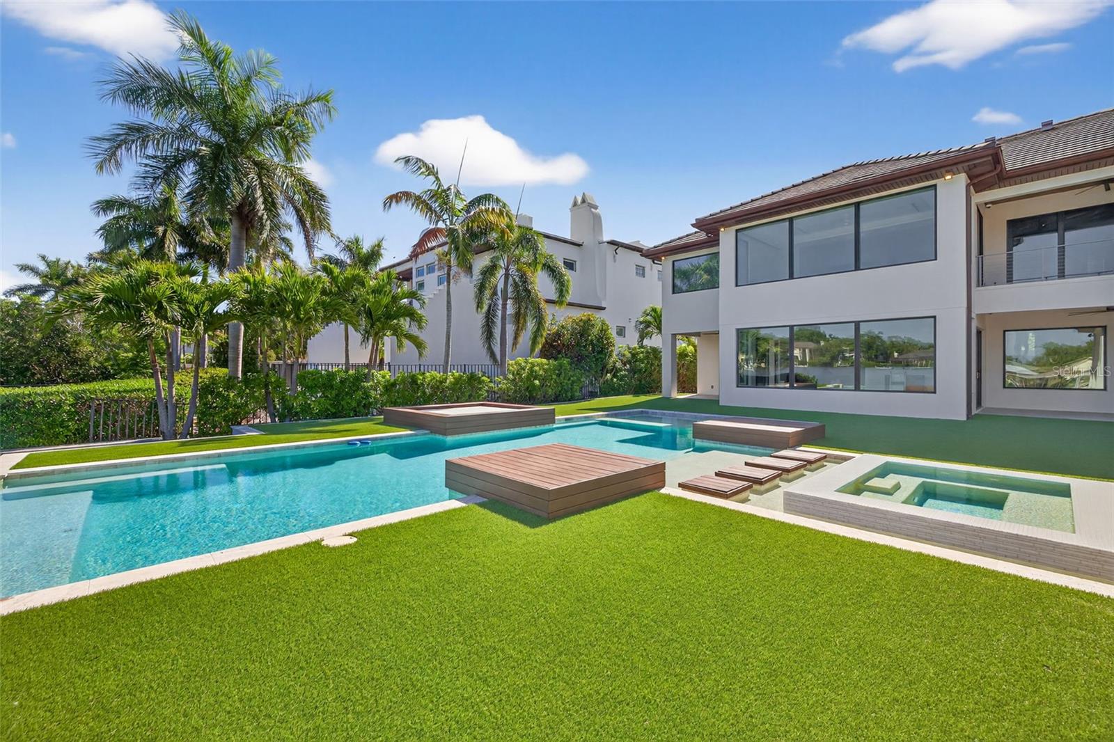 460 COFFEE POT RIVIERA NE, ST PETERSBURG, FL, 33704