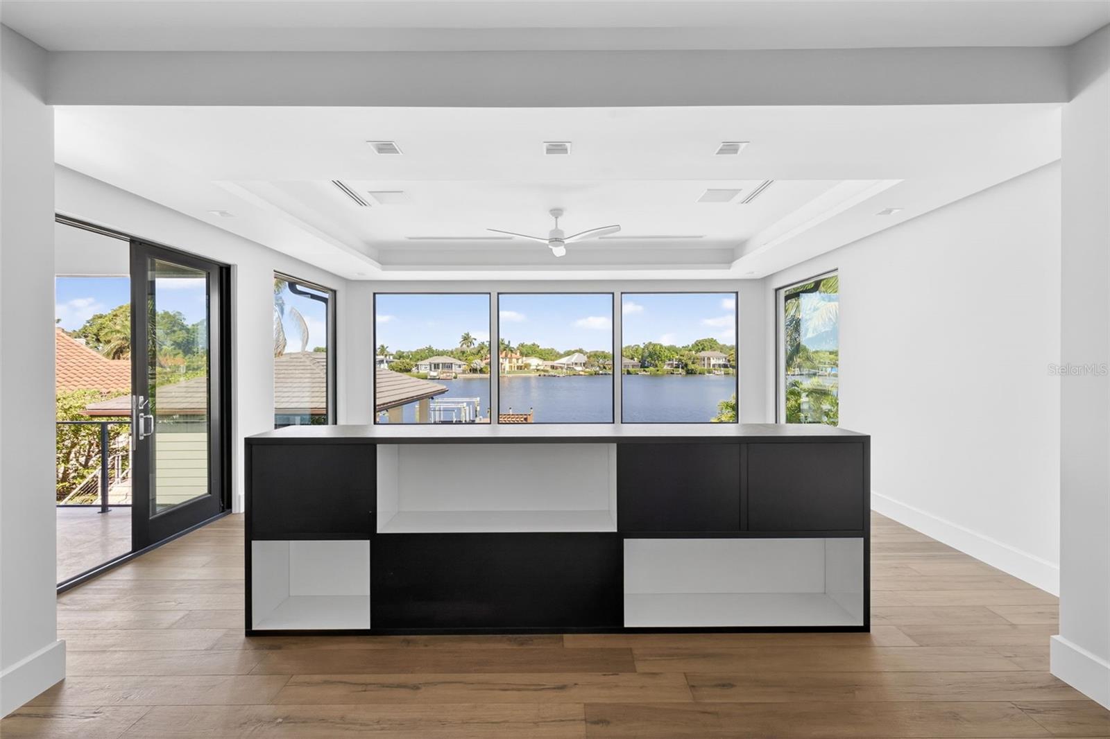 460 COFFEE POT RIVIERA NE, ST PETERSBURG, FL, 33704