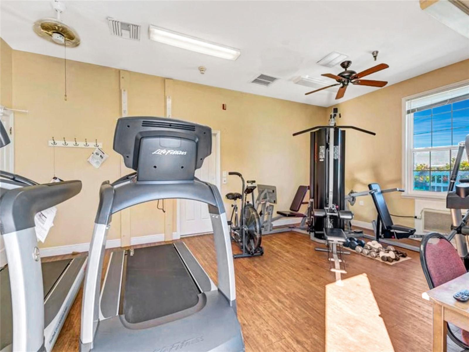 9505 COLONIAL DR, BRADENTON, FL, 34210