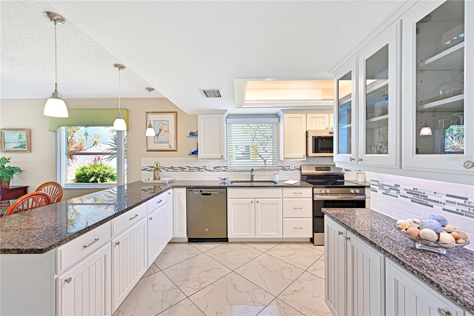 9505 COLONIAL DR, BRADENTON, FL, 34210