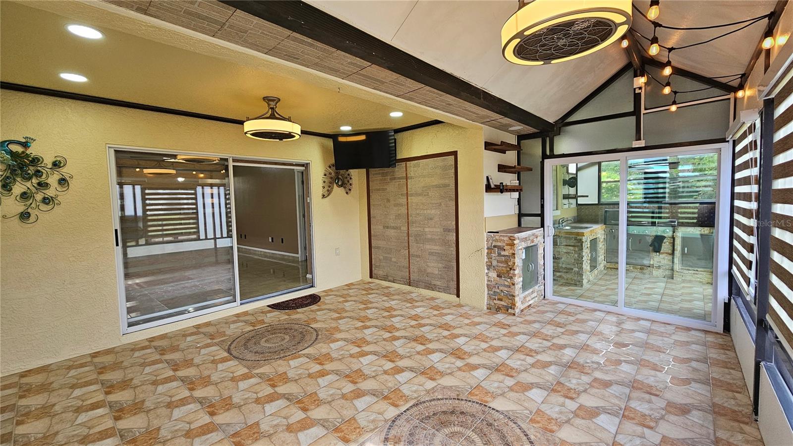 6053 GENTLE BEN CIR, WESLEY CHAPEL, FL, 33544