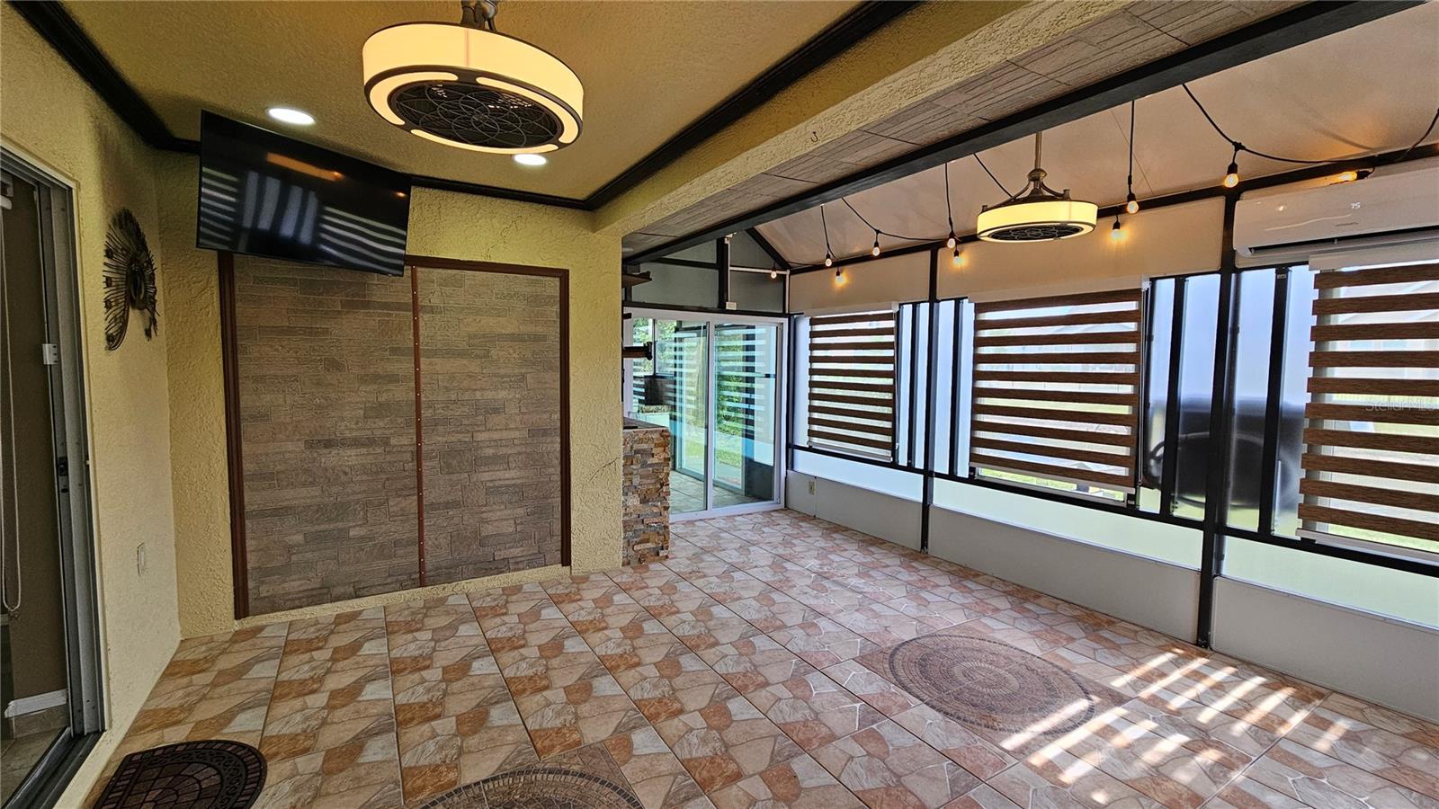 6053 GENTLE BEN CIR, WESLEY CHAPEL, FL, 33544