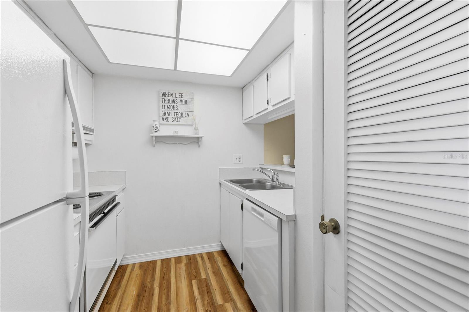 404 WINDRUSH BAY DR, TARPON SPRINGS, FL, 34689