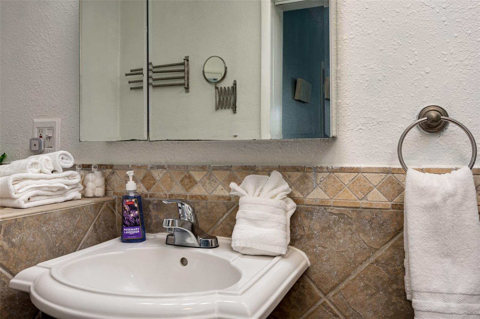 1 MAPLEWOOD AVE, CLEARWATER, FL, 33765