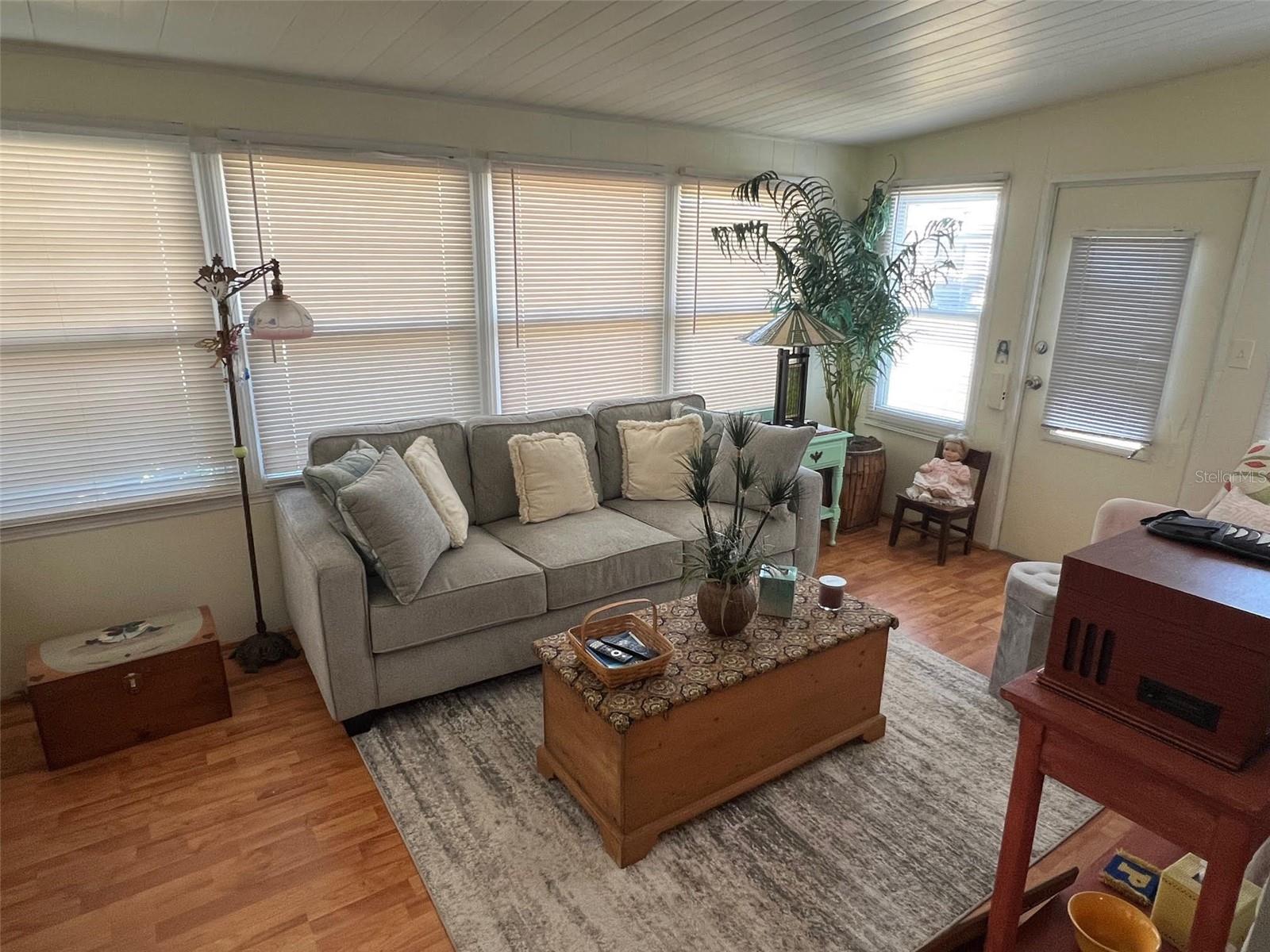 18 SABAL PALM DR, LARGO, FL, 33770