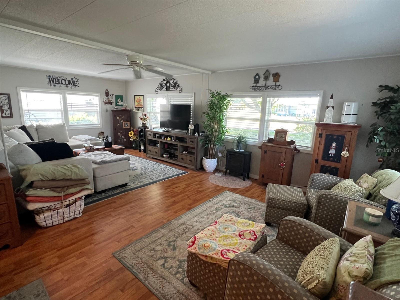 18 SABAL PALM DR, LARGO, FL, 33770