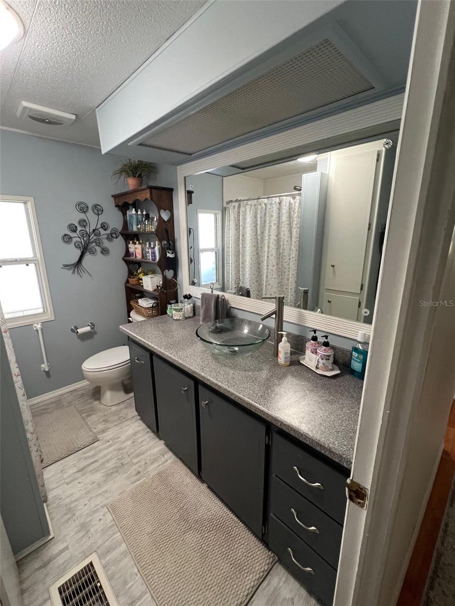 18 SABAL PALM DR, LARGO, FL, 33770