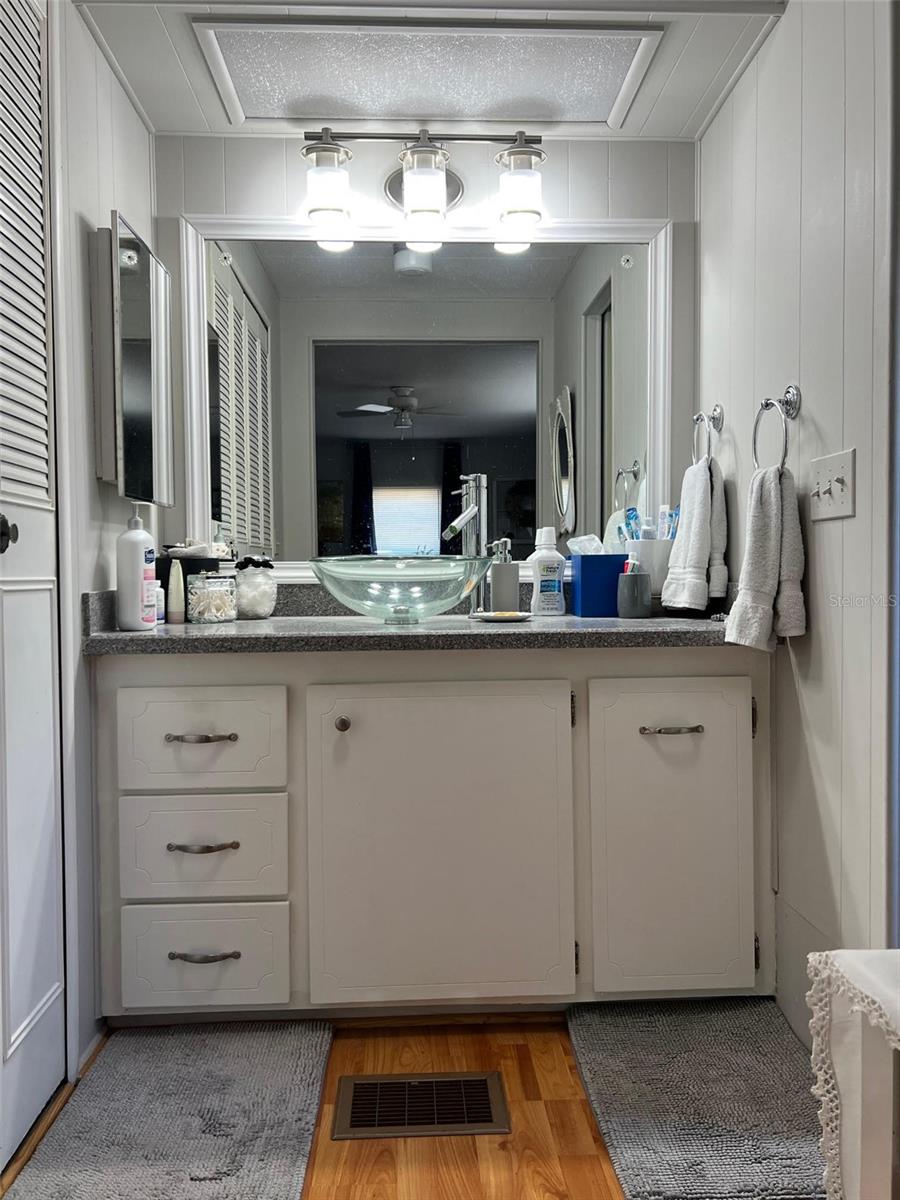 18 SABAL PALM DR, LARGO, FL, 33770