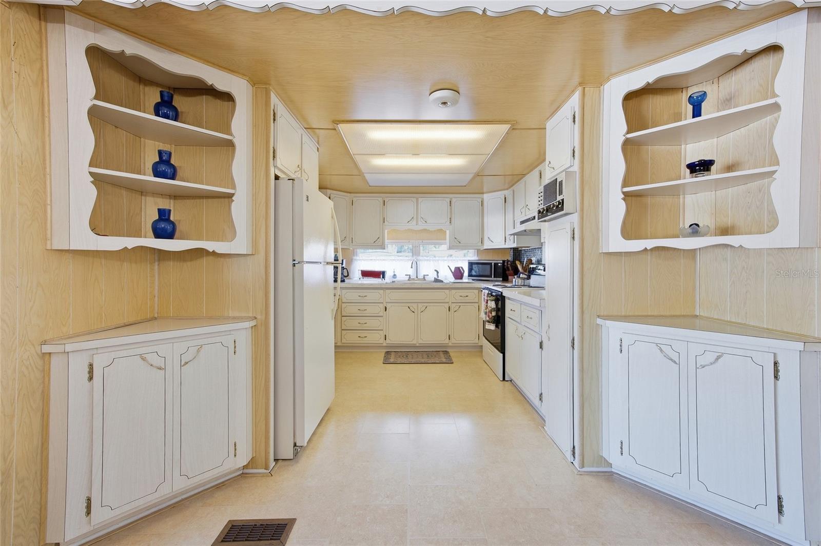 3896 PICCIOLA RD #411, FRUITLAND PARK, FL, 34731