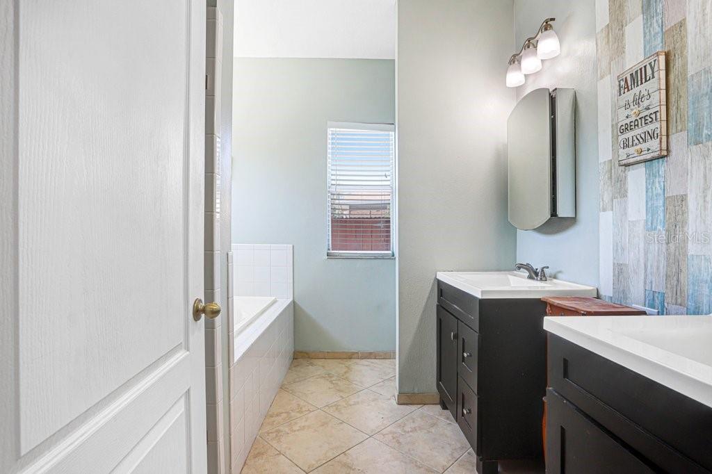 6915 MONARCH PARK DR, APOLLO BEACH, FL, 33572