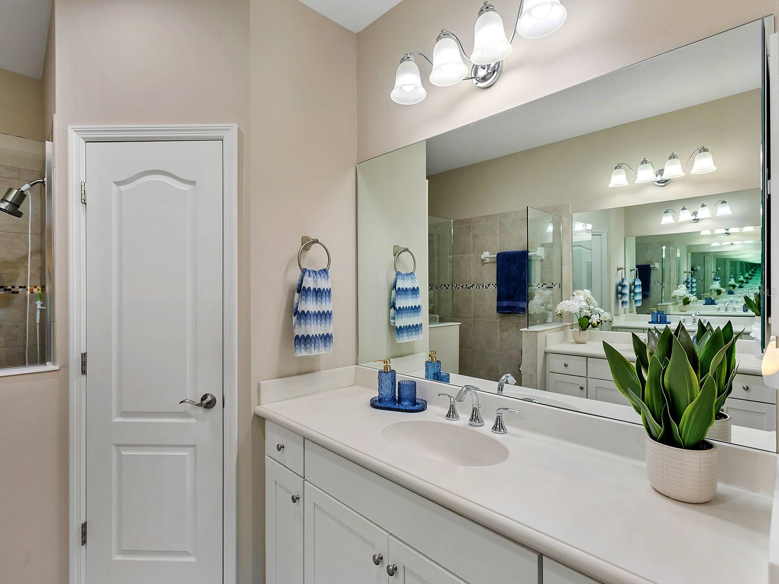 2060 CRYSTAL LAKE TRL, BRADENTON, FL, 34211