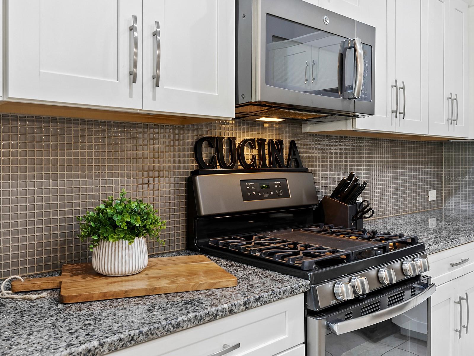 2060 CRYSTAL LAKE TRL, BRADENTON, FL, 34211