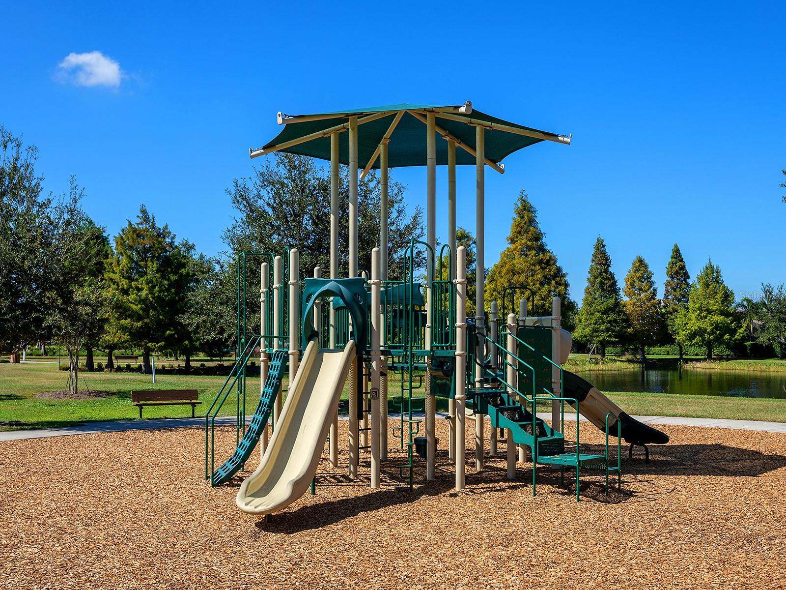 2060 CRYSTAL LAKE TRL, BRADENTON, FL, 34211