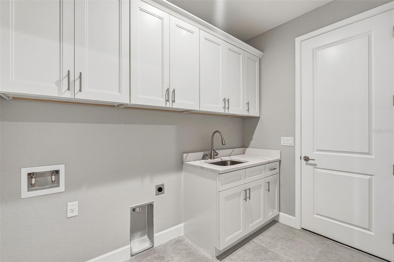 141 SWAN DR, ROTONDA WEST, FL, 33947