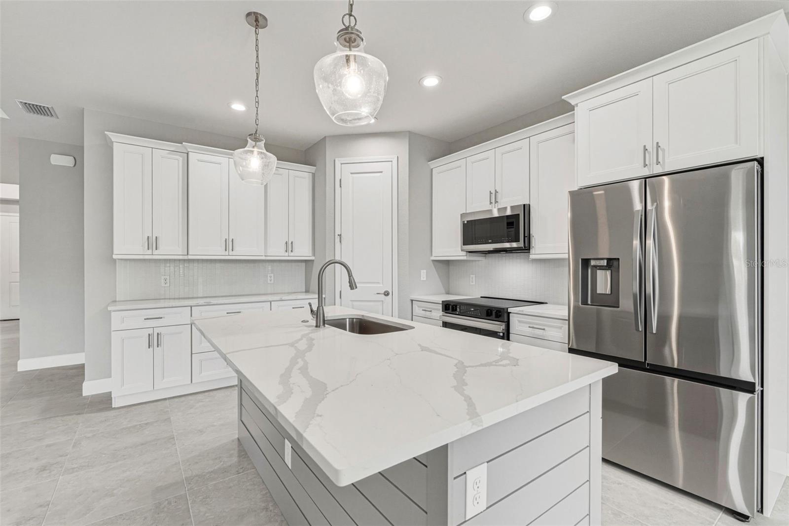 141 SWAN DR, ROTONDA WEST, FL, 33947