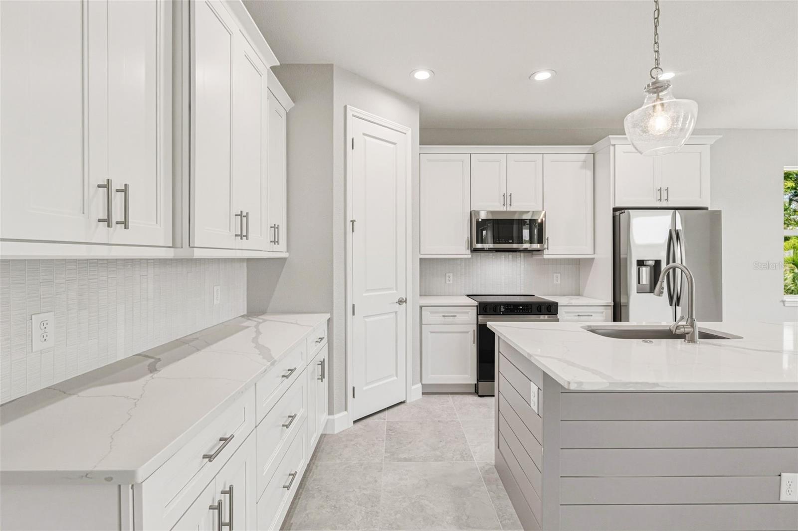 141 SWAN DR, ROTONDA WEST, FL, 33947