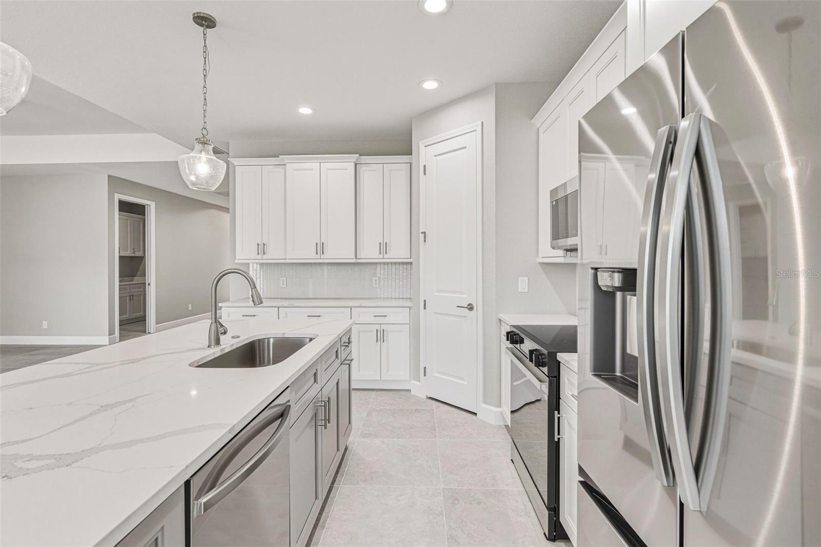 141 SWAN DR, ROTONDA WEST, FL, 33947