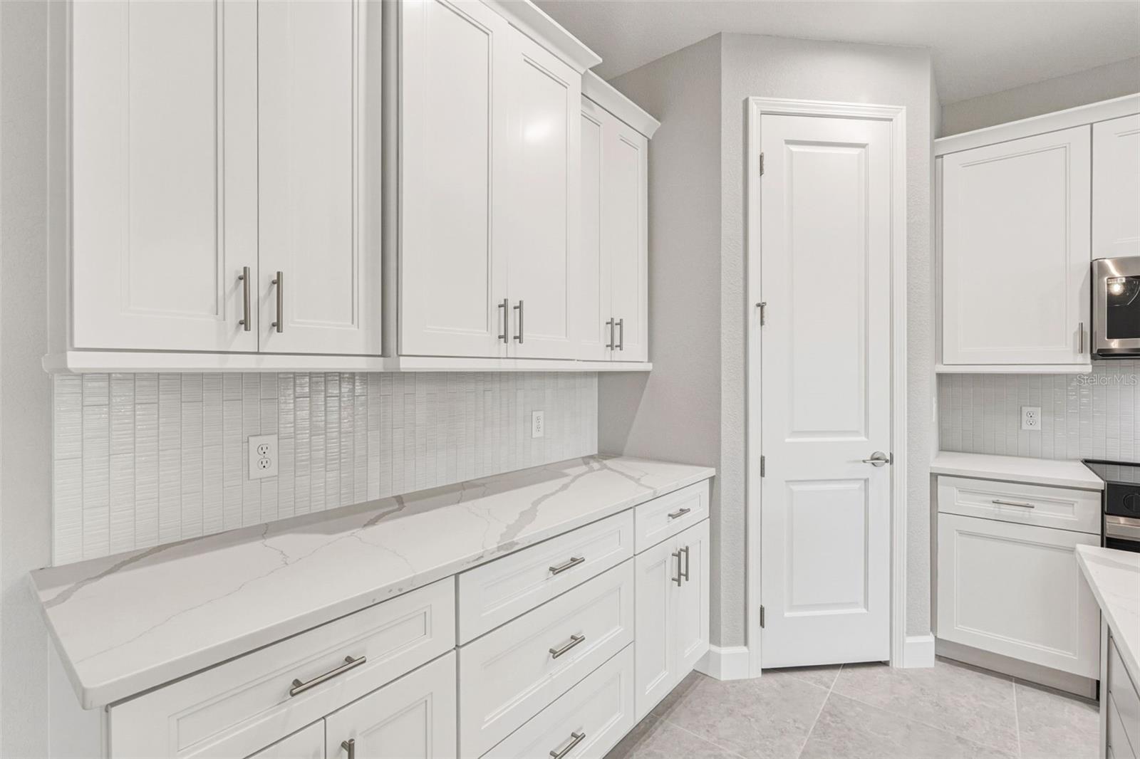 141 SWAN DR, ROTONDA WEST, FL, 33947