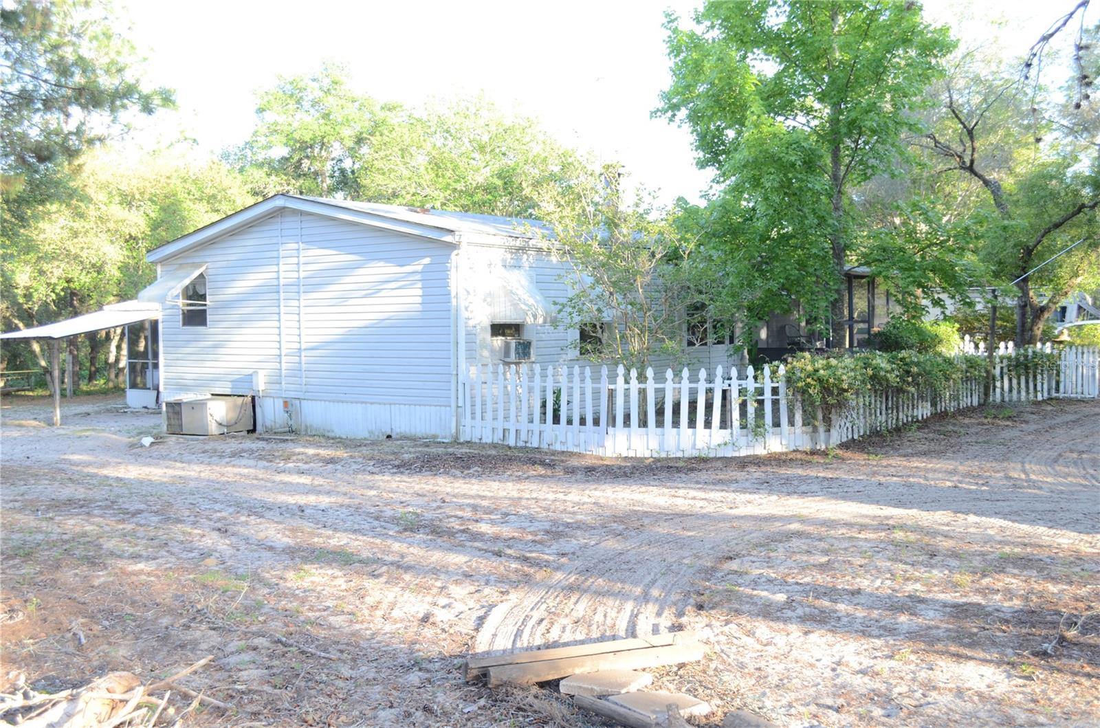 591 SE FISHER RD, OCKLAWAHA, FL, 32179