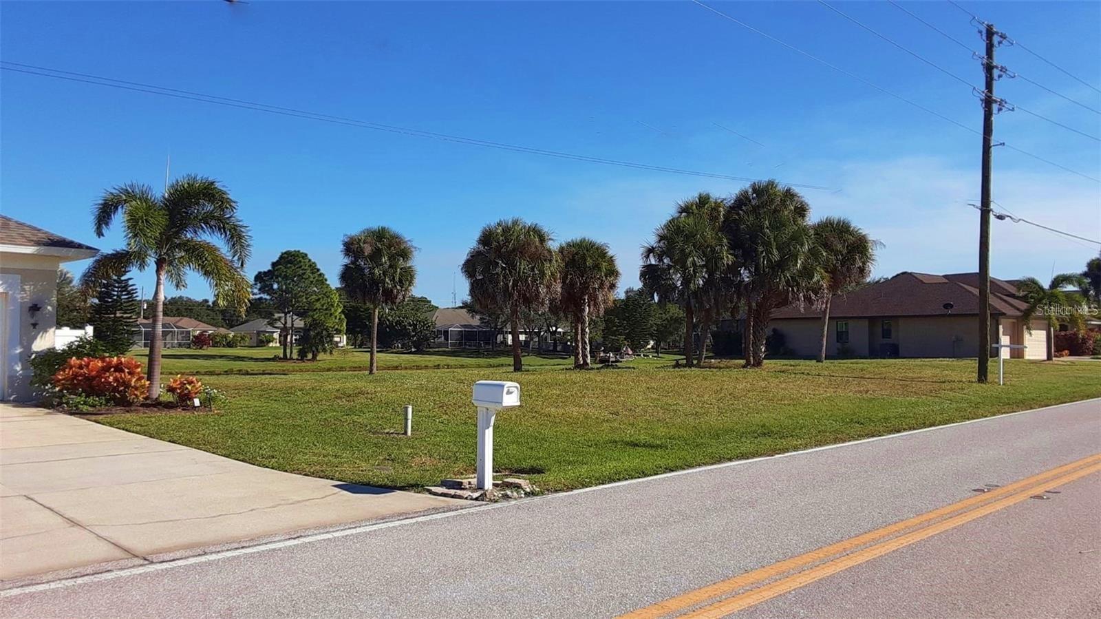 845 ROTONDA CIR, ROTONDA WEST, FL, 33947