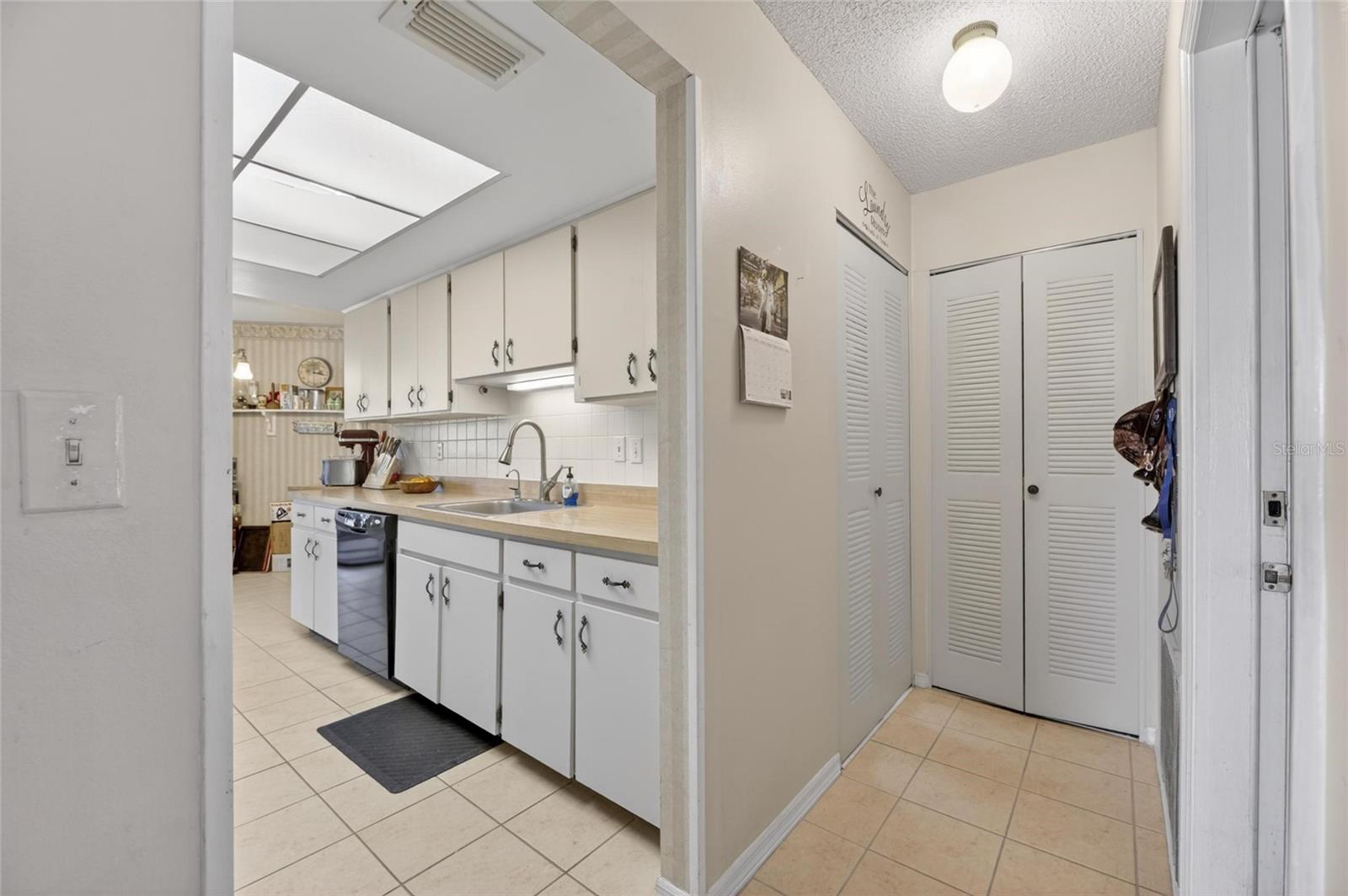 1517 INGRAM DR, SUN CITY CENTER, FL, 33573