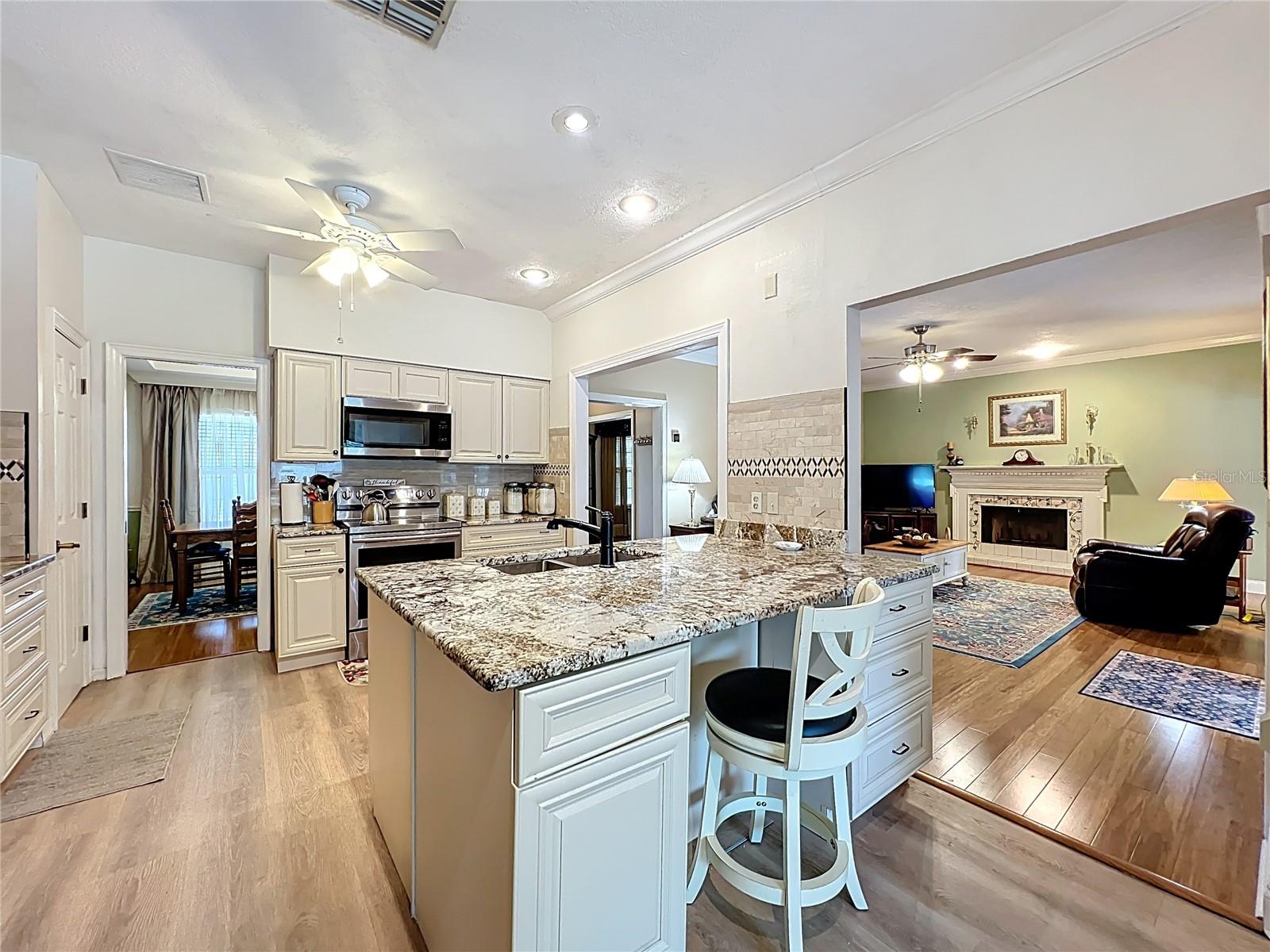 1951 GREEN MEADOW LN, ORLANDO, FL, 32825