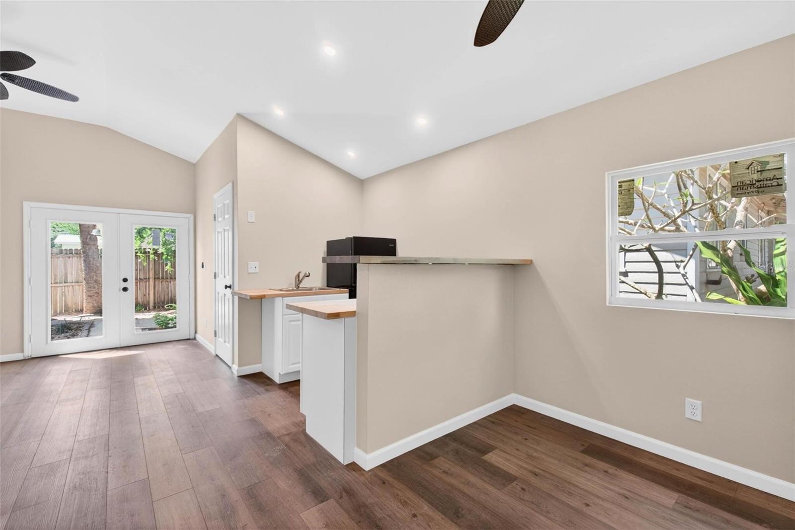 5218 1ST AVE S, ST PETERSBURG, FL, 33707