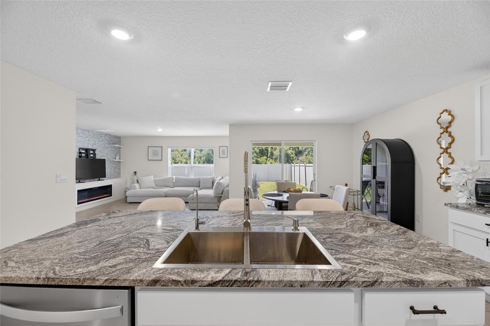 3255 SILVER DATE DR, WIMAUMA, FL, 33598