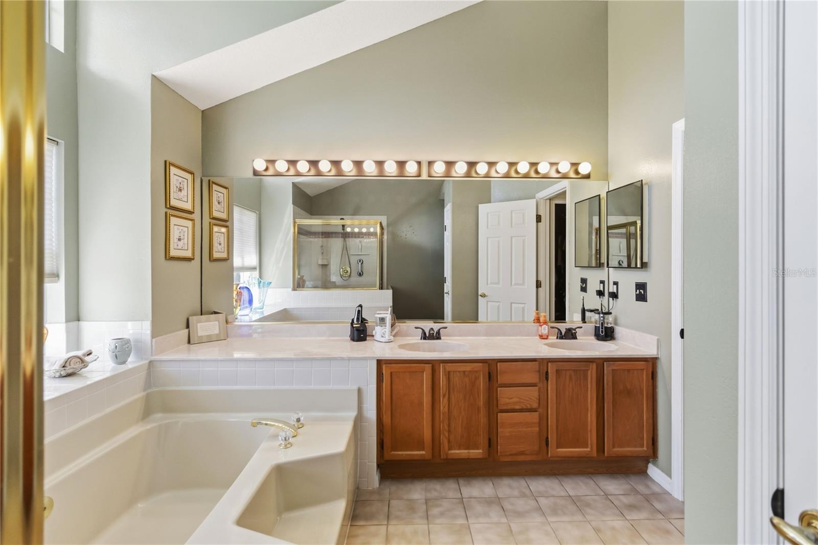 2043 SAWGRASS DR, APOPKA, FL, 32712