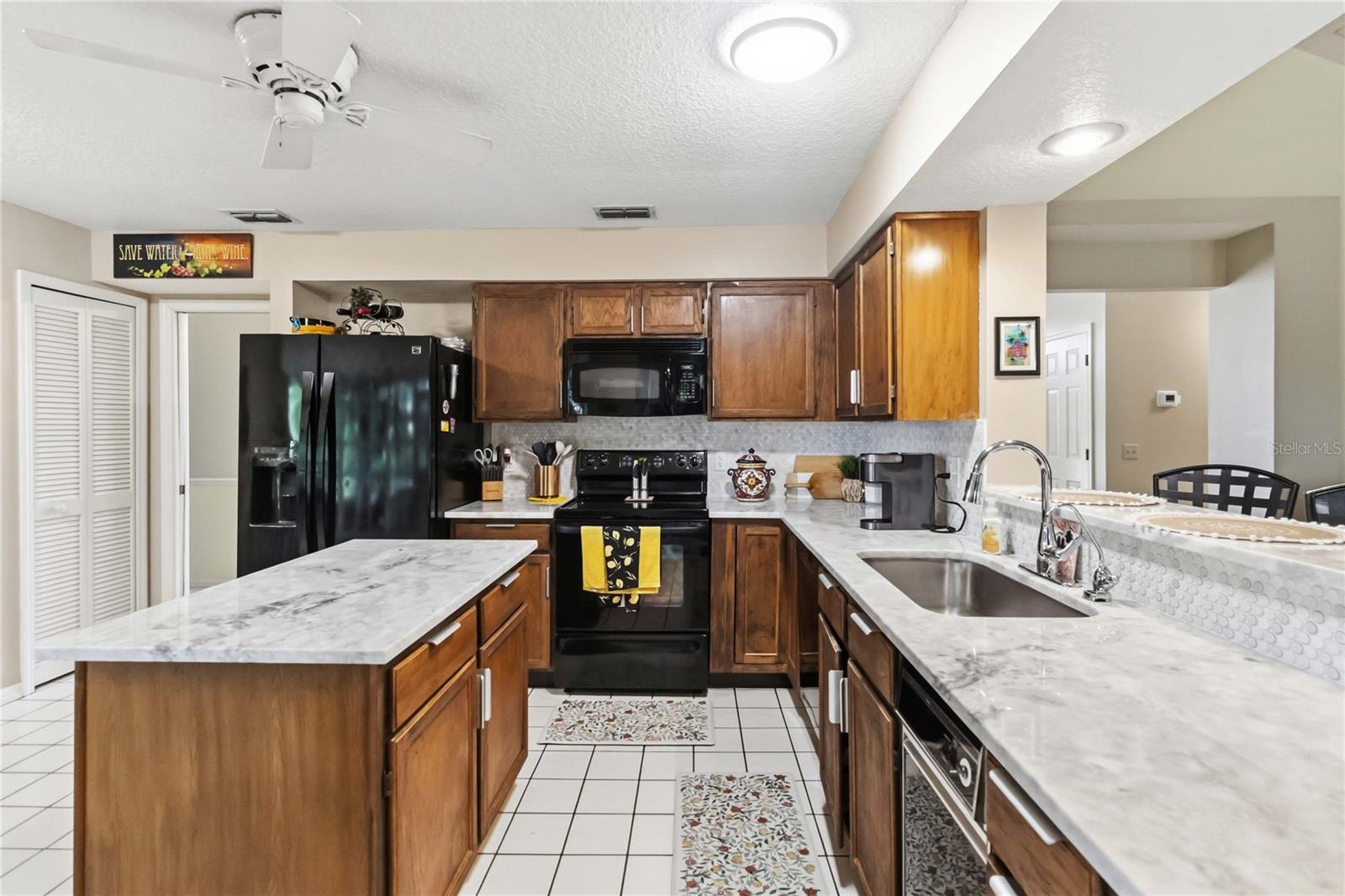 2043 SAWGRASS DR, APOPKA, FL, 32712